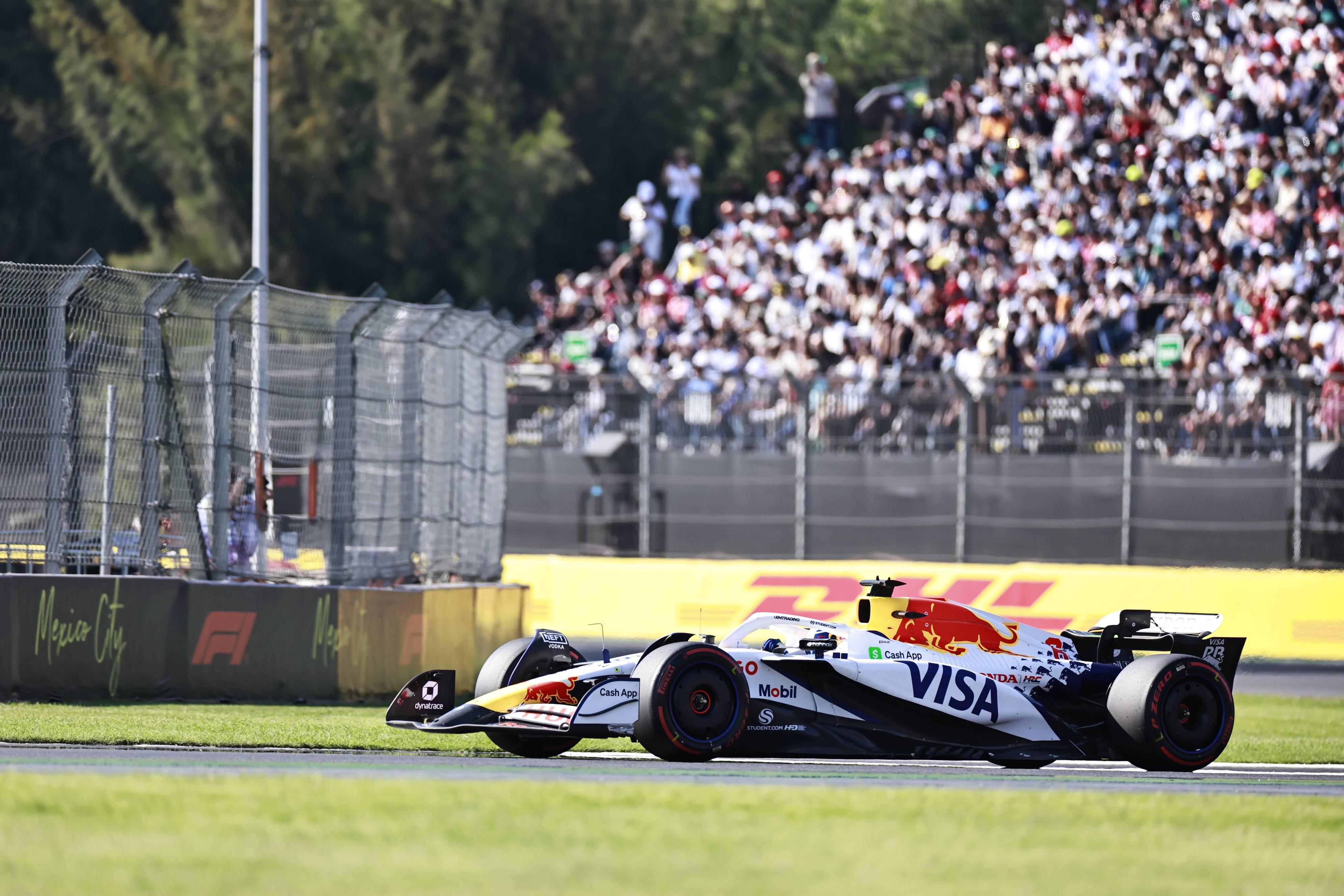 红牛二队险胜红牛车队,拉塞尔带队取胜 红牛二队险胜红牛车队,拉塞尔带队取胜