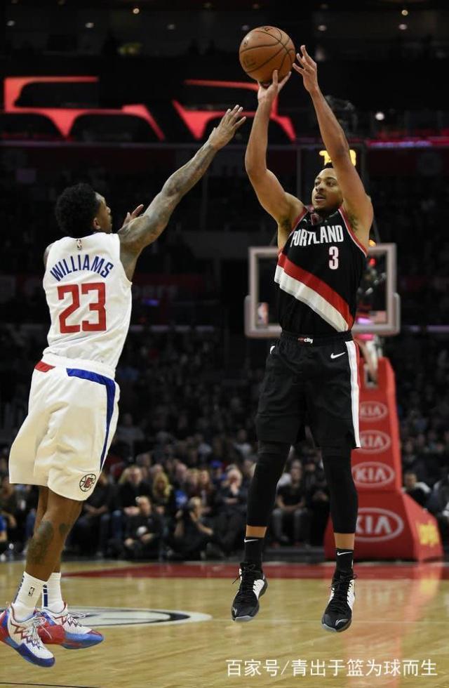 爵士鏖战公牛，麦科勒姆带队取胜