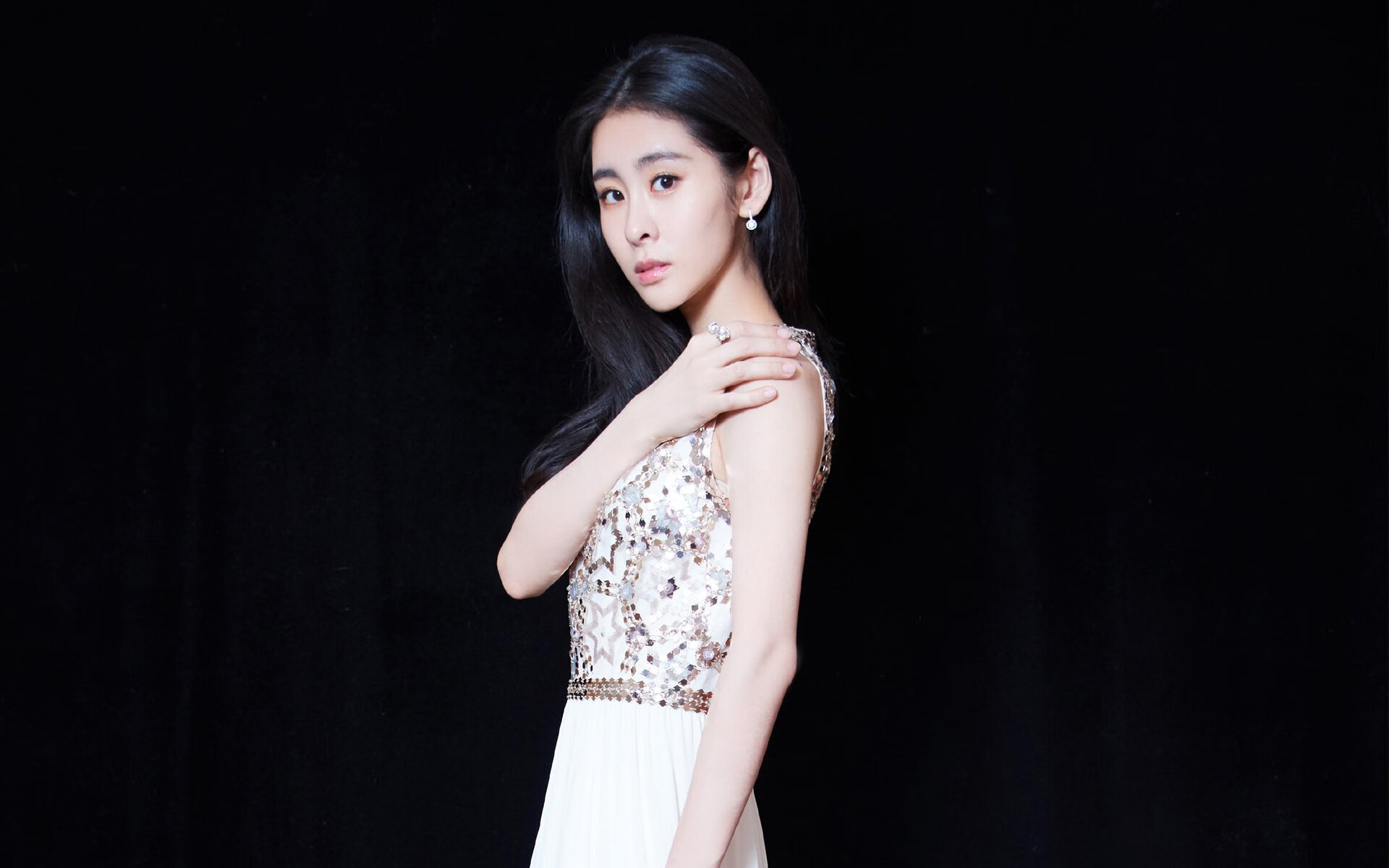 防守绞杀vs巨星接管，活塞终结篮网悬念，浓眉关键先生揭示NBA胜利哲学的十字路口