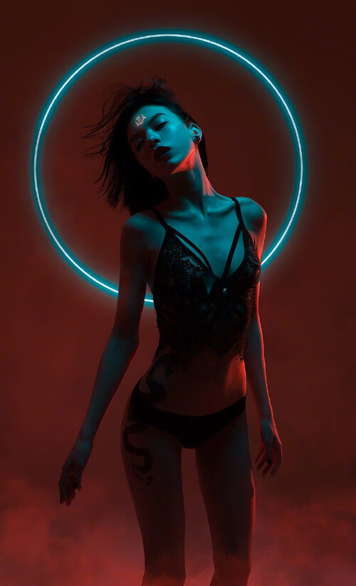 改写剧本，当巴黎铁蹄踏过格子军团，年轻的帕尔默写下唯一性宣言