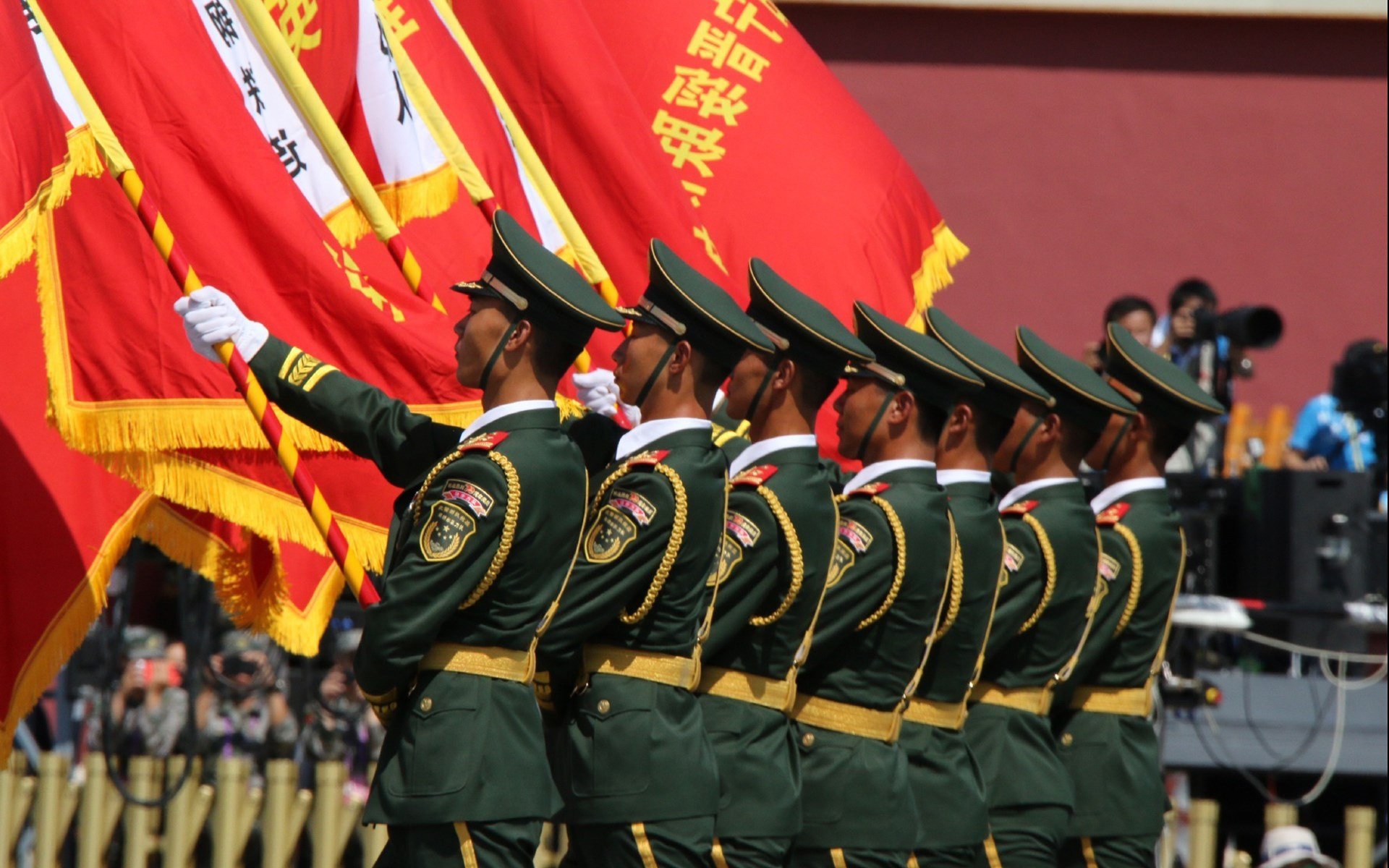 绿茵蓝图的碰撞与红色狂潮席卷牛仔城,一个狂热夜晚的双重刻度